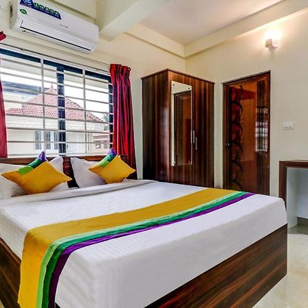Itsy Hotels Rain Tulsi Stayz, Palarivattom Junction Kochi Extérieur photo