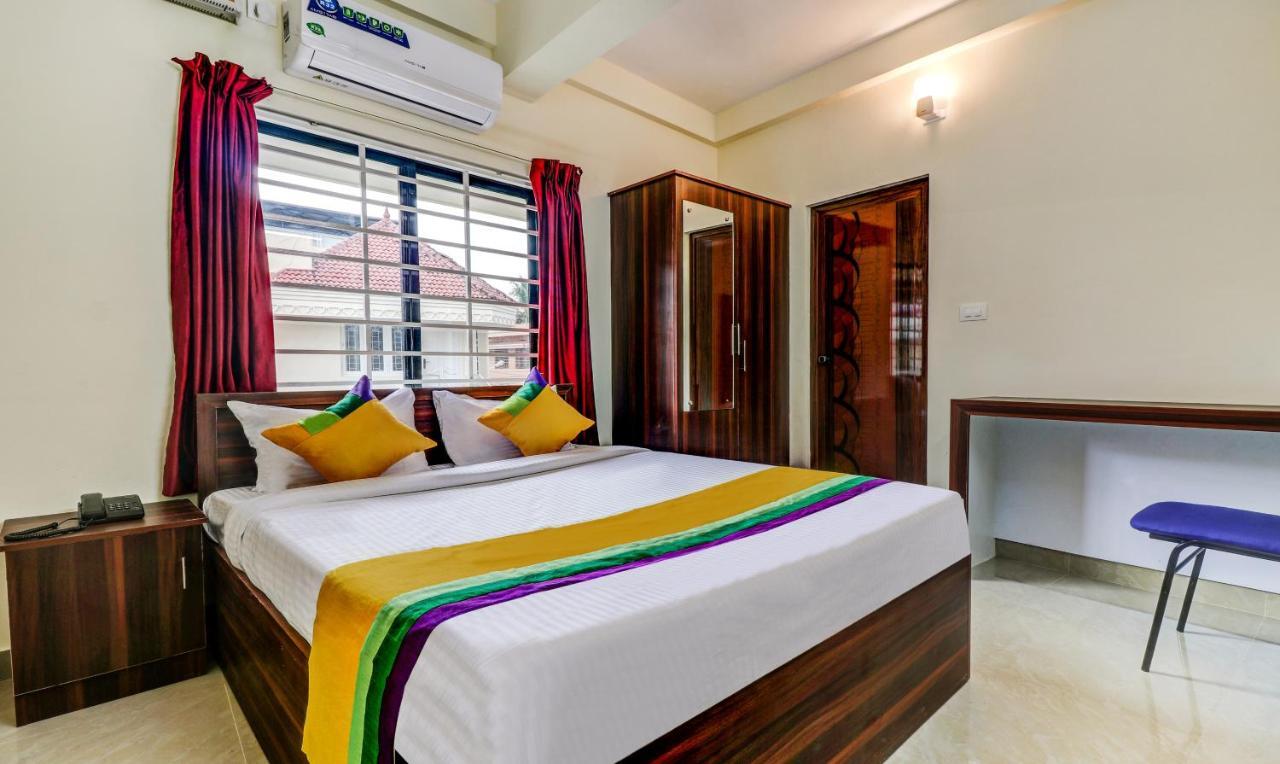 Itsy Hotels Rain Tulsi Stayz, Palarivattom Junction Kochi Extérieur photo